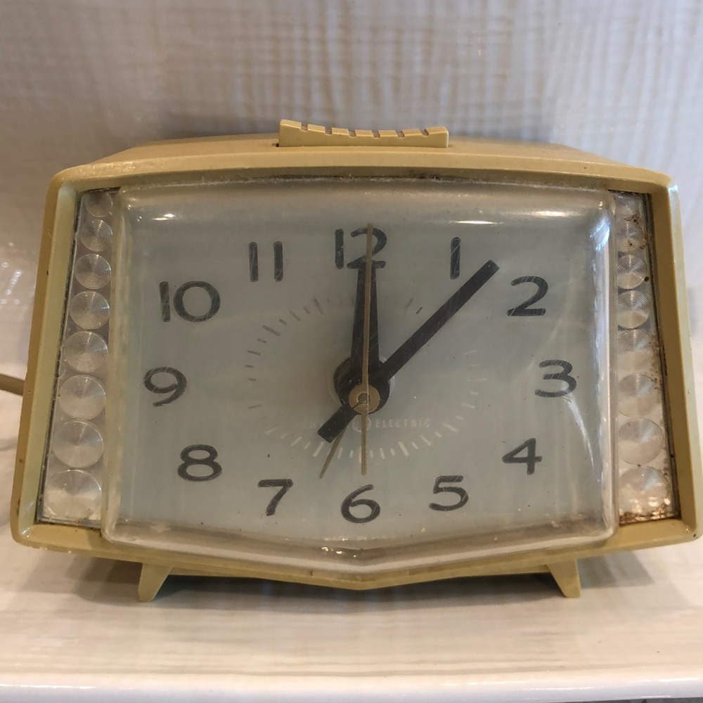 Vintage Mid Century Modern General Electric Alarm Clock Model 7282